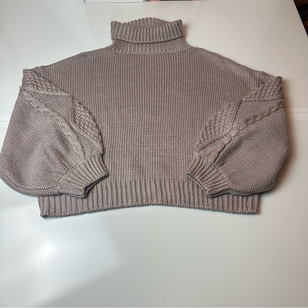 JustFab Gray Cowl Turtleneck Sweater with Ribbed Knit Texture